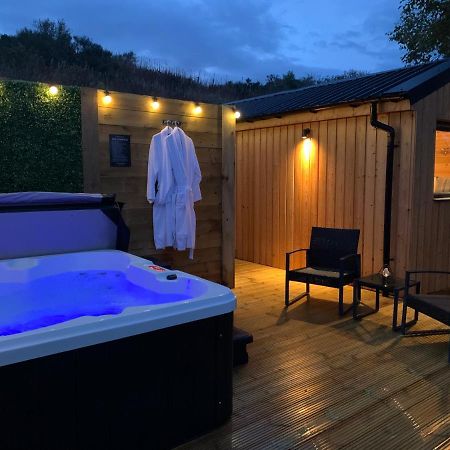 River Huts, Highland River Retreat With Hot Tub Инвернесс Экстерьер фото