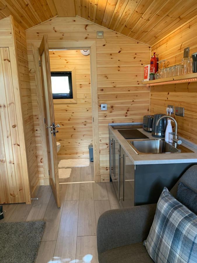 River Huts, Highland River Retreat With Hot Tub Инвернесс Экстерьер фото