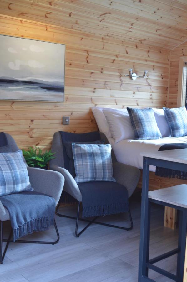 River Huts, Highland River Retreat With Hot Tub Инвернесс Экстерьер фото