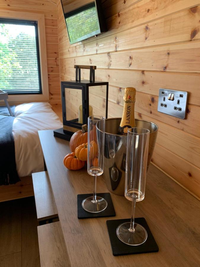 River Huts, Highland River Retreat With Hot Tub Инвернесс Экстерьер фото