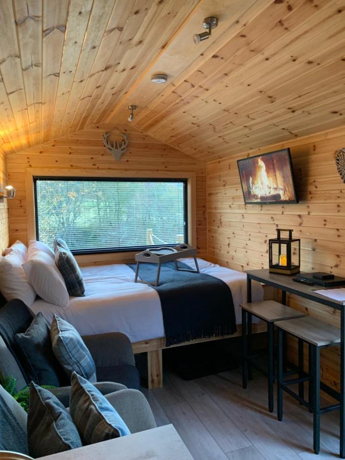 River Huts, Highland River Retreat With Hot Tub Инвернесс Экстерьер фото